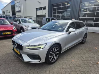 Volvo V60 2.0 T5 Momentum / Pilot Assist / Camera